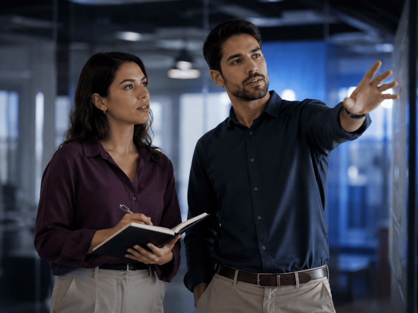 Equipo analizando tendencias del entorno